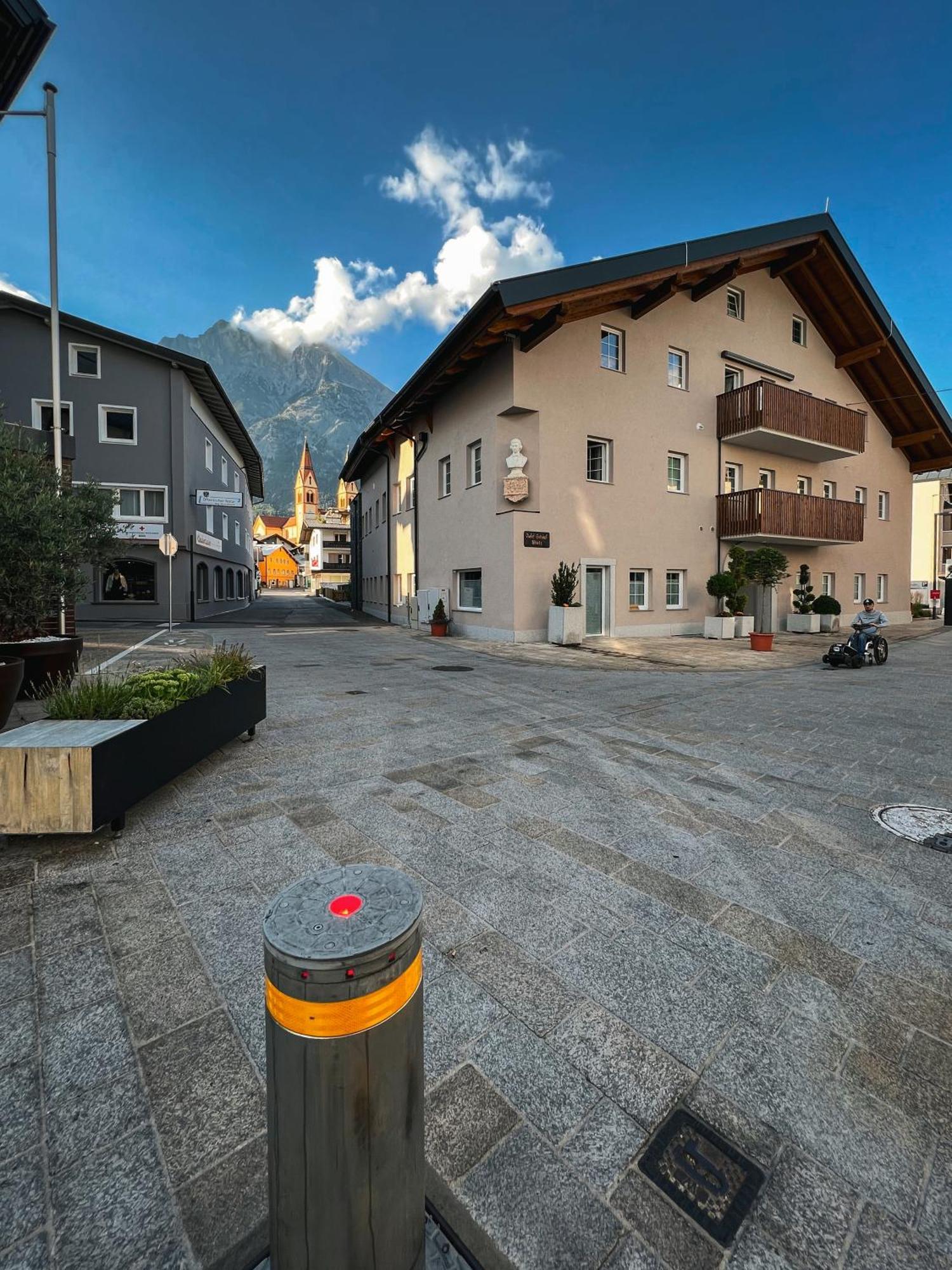 Mitten Im Zentrum Ferienwohnungen Mit Sonniger Terrasse Telfs Luaran gambar