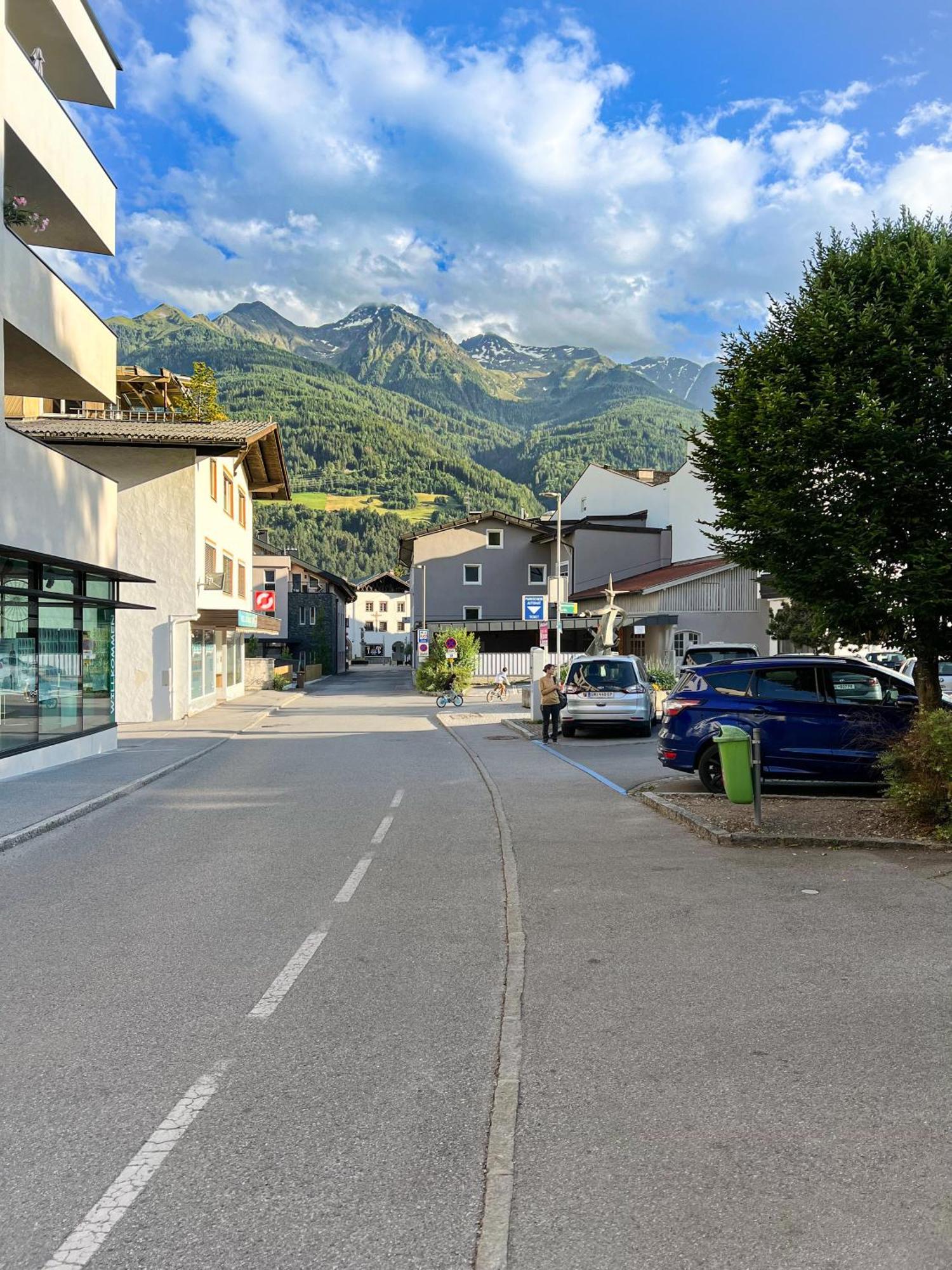 Mitten Im Zentrum Ferienwohnungen Mit Sonniger Terrasse Telfs Luaran gambar